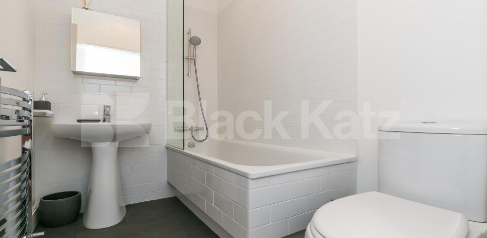 			New Instruction! Private patio and garden flat!, 1 Bedroom, 1 bath, 1 reception Flat			 Talbot Road, Highgate